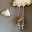 5-delige wolkenset met beertje op schommel – lieve wanddecoratie voor babykamer
