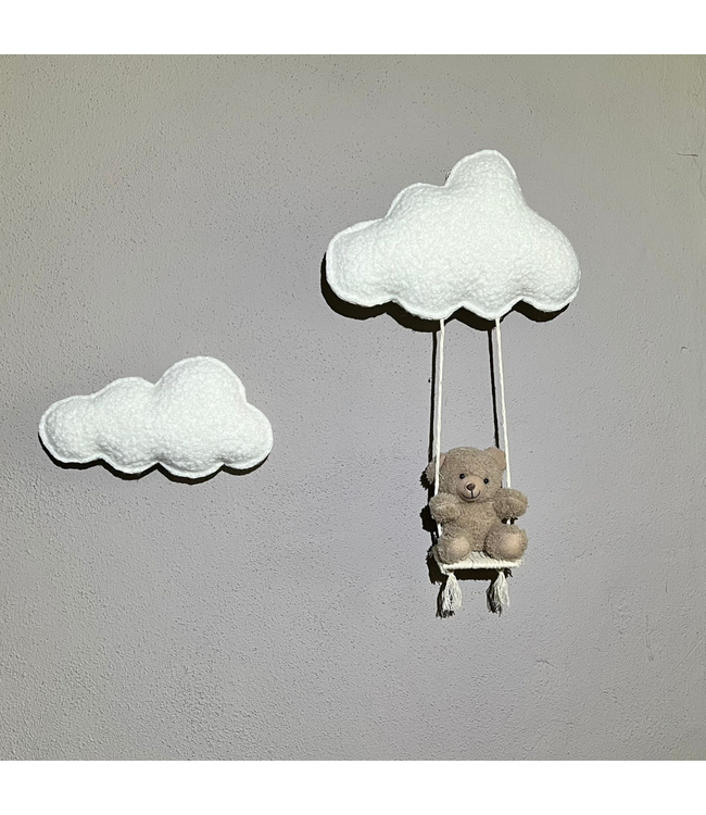 Wanddecoratie wolkenset met beertje op schommel – 2-delige set voor sfeervolle babykamer