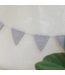 Handgemaakte vlaggenlijn van teddy stof in taupe – warme en zachte decoratie voor de kinderkamer