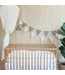Handgemaakte vlaggenlijn van teddy stof in taupe – warme en zachte decoratie voor de kinderkamer