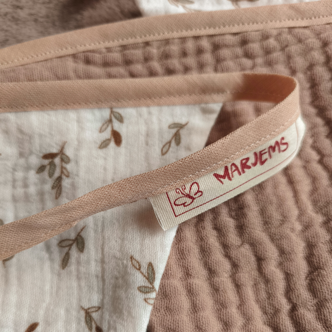 Handgemaakte stoffen vlaggenlijn Takjes – unieke kinderkamerdecoratie