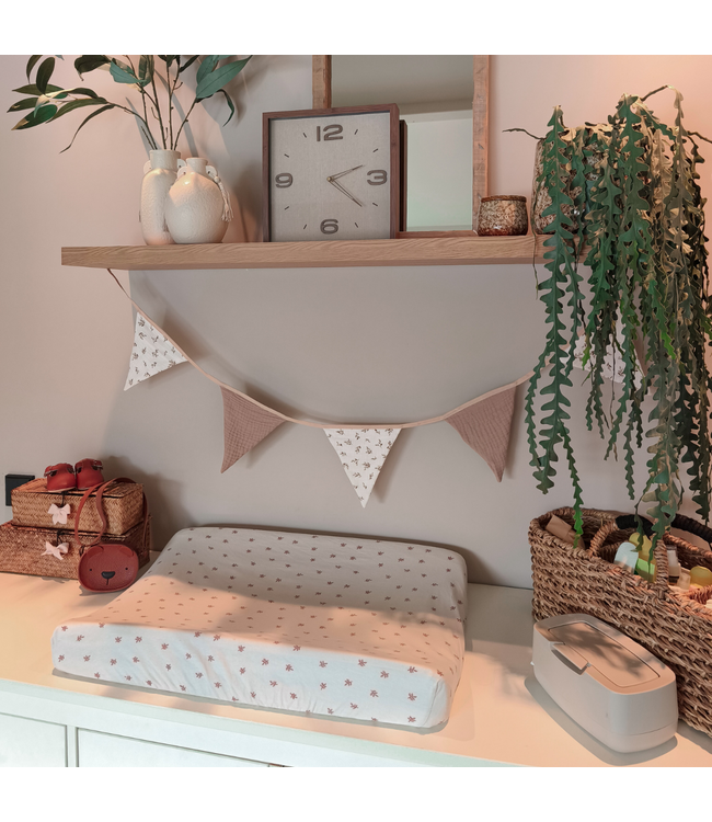 Handgemaakte stoffen vlaggenlijn Takjes – unieke kinderkamerdecoratie