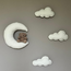 Muurdecoratie voor de kinderkamer – 4-delige wolkenset met beertje op de maan, sfeervol en uniek