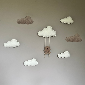 Marjems Wanddecoratie wolkenset met beertje op schommel | 7-delig
