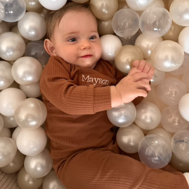 Piscine à balles avec balles en velours côtelé beige – espace de jeu sûr et confortable pour enfants