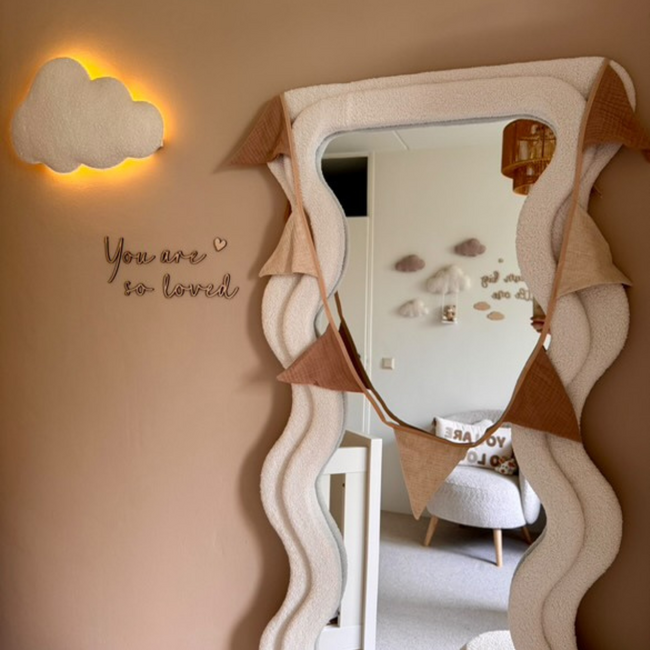 Guirlande en tissu faite main beige – décoration unique pour chambres d’enfants