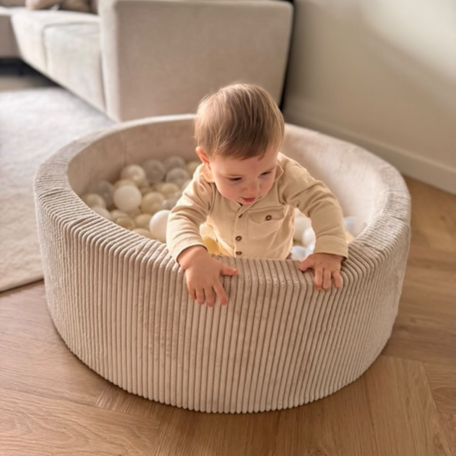 Ballenbak met corduroy ballen in beige – veilige en zachte speelplek voor kinderen