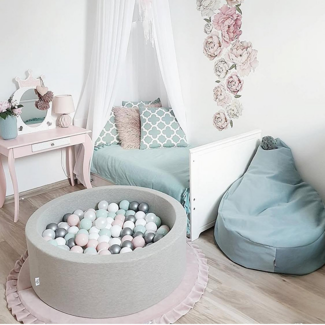 Grey ball pit with 200 soft balls – stylish and safe playtime fun