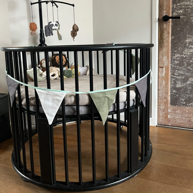 Handgefertigte Stoff-Wimpelkette Green Love – einzigartige Kinderzimmerdekoration