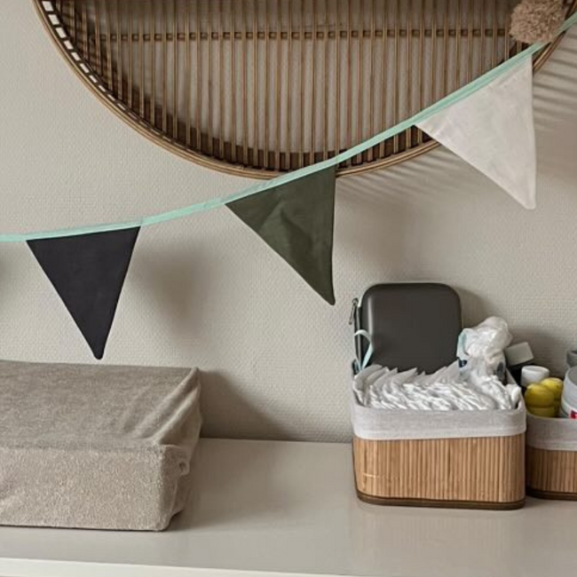 Handgefertigte Stoff-Wimpelkette Green Love – einzigartige Kinderzimmerdekoration