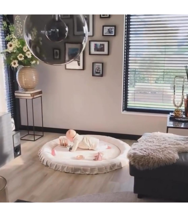 Luxe beige velvet speelnest – veilig en comfortabel speelplekje