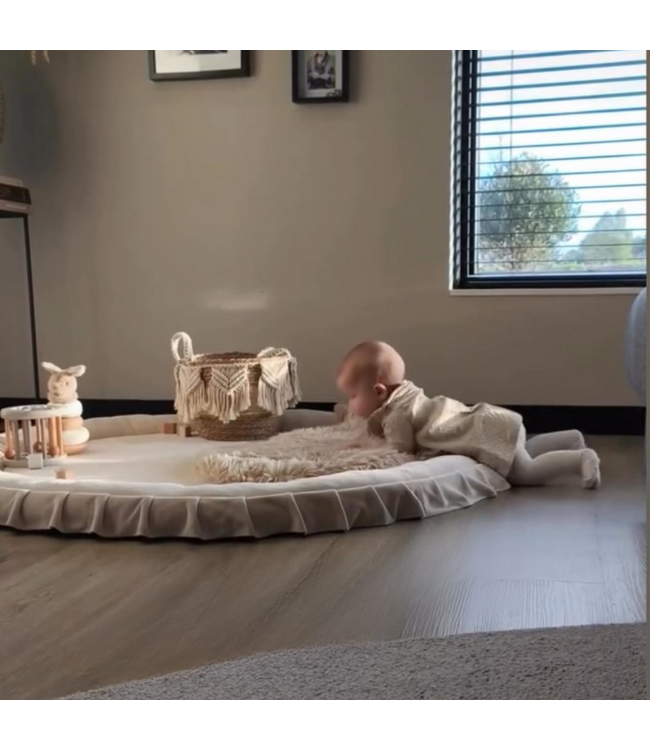 Luxe beige velvet speelnest – veilig en comfortabel speelplekje