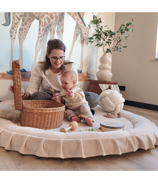 Luxe beige velvet speelnest – veilig en comfortabel speelplekje