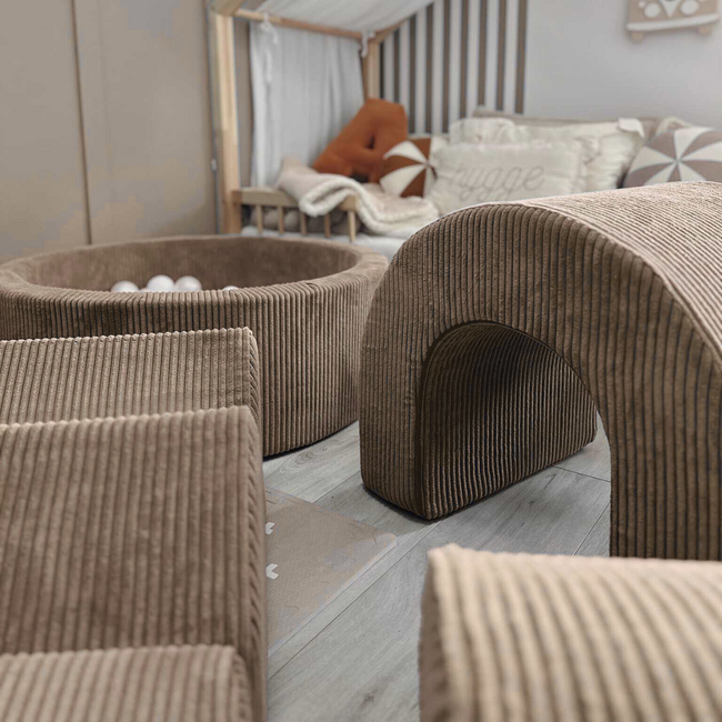 XL speelset van corduroy met ballenbak en 5 foamblokken in toffee – zacht, stijlvol en veilig speelplezier