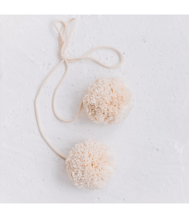 Decoratieve pompom tipi tent topper – Beige | Voor een speelse en gezellige kinderkamer