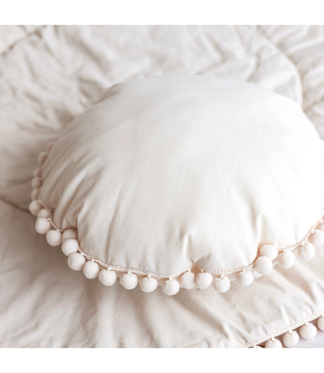 Decoratief sierkussen met pompoms – Ecru | Zacht en stijlvol
