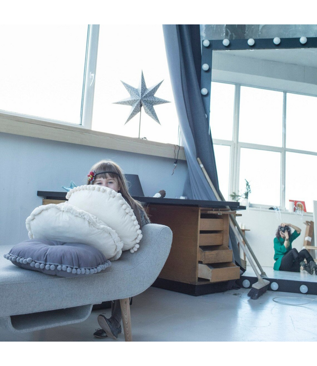 Decoratief sierkussen met pompoms – Ecru | Zacht en stijlvol