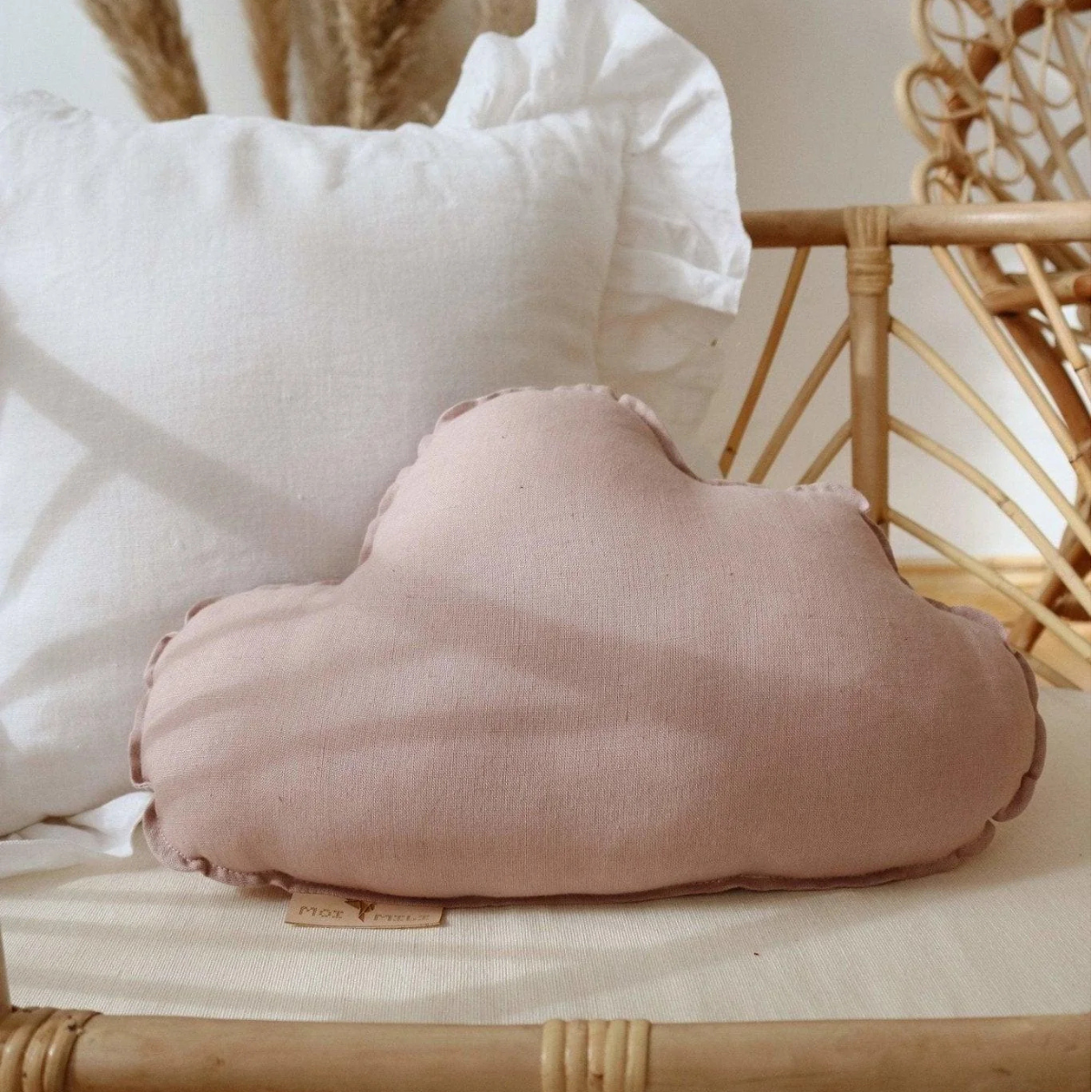 https://cdn.webshopapp.com/shops/353549/files/487570130/moi-mili-linnen-wolk-kussen-roze.png