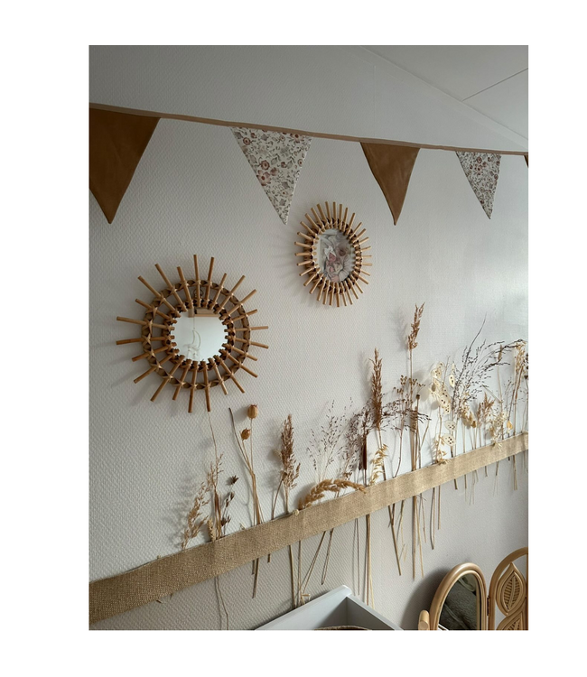 Handgemaakte stoffen vlaggenlijn beige – unieke kinderkamerdecoratie