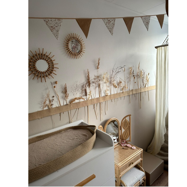 Handgemaakte stoffen vlaggenlijn beige – unieke kinderkamerdecoratie