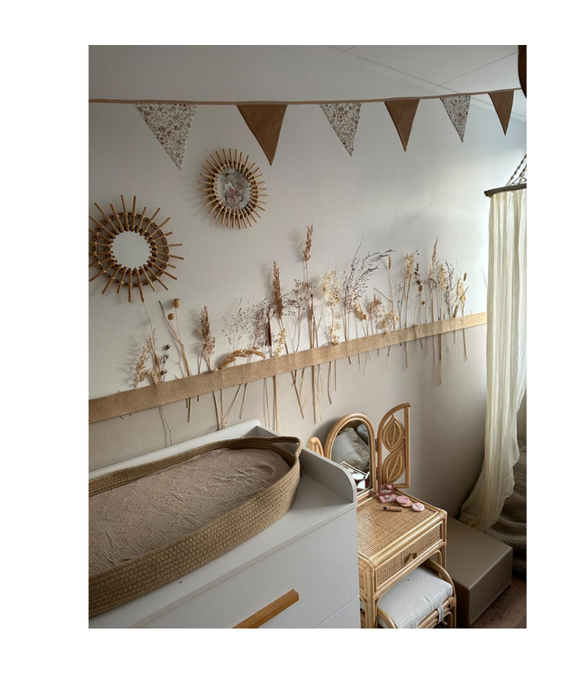 Handgemaakte stoffen vlaggenlijn beige – unieke kinderkamerdecoratie