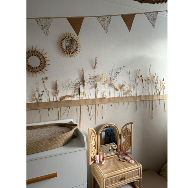 Guirlande en tissu faite main beige – décoration unique pour chambres d’enfants