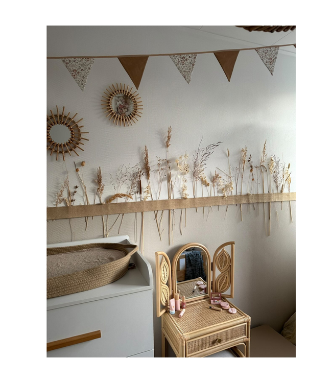 Handgemaakte stoffen vlaggenlijn beige – unieke kinderkamerdecoratie