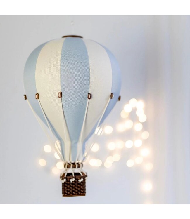 Decoratieve luchtballon in crème- en mintkleuren voor een sfeervol interieur
