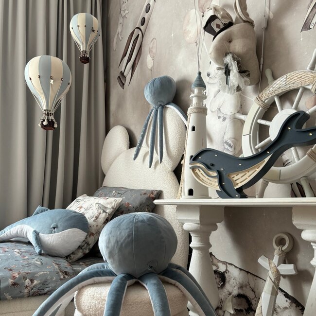 Decoratieve luchtballon in crème- en mintkleuren voor een sfeervol interieur