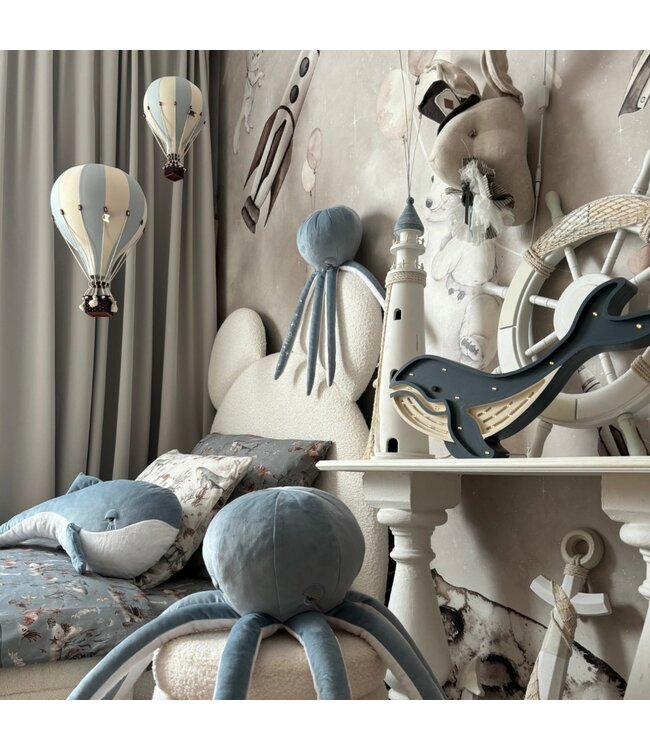 Decoratieve luchtballon in crème- en mintkleuren voor een sfeervol interieur