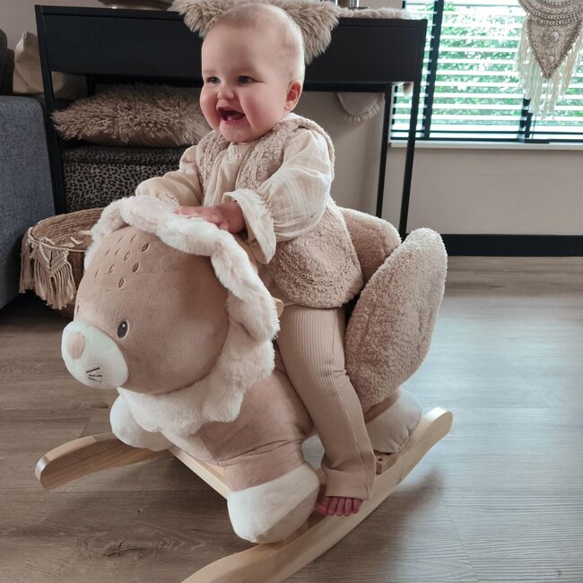 Schaukeltier Löwe in Beige – Weich, sicher und spaßig für Kinder