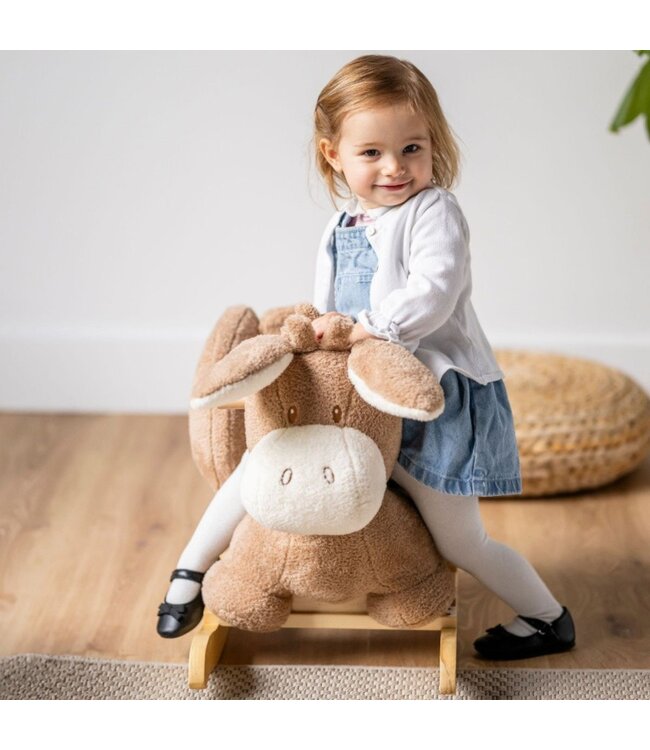 Hobbeldier ezel van teddy stof in beige – knuffelzacht en stevig hobbelplezier