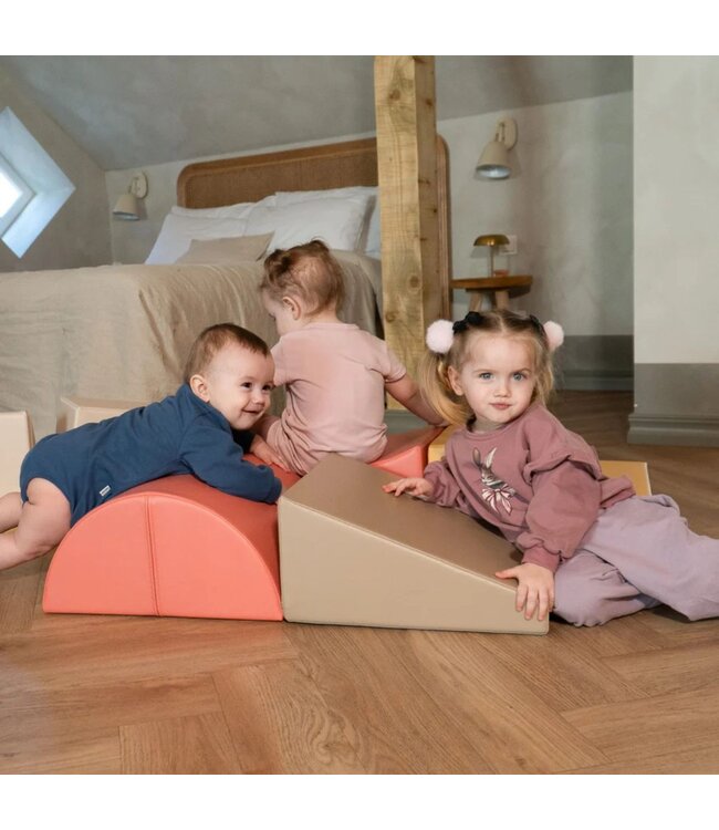 Softplay foam blokken set in pastel pink – stimuleert motoriek en creativiteit