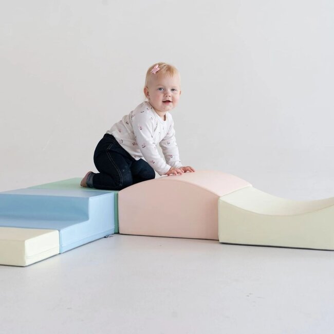 Foam play blocks Little Crawler – 7-piece set in soft pastel colours for crawling adventurers