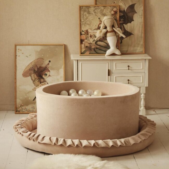 Luxe beige velvet speelnest – veilig en comfortabel speelplekje