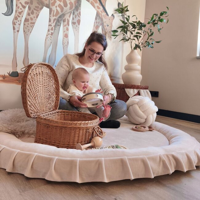 Luxe beige velvet speelnest – veilig en comfortabel speelplekje