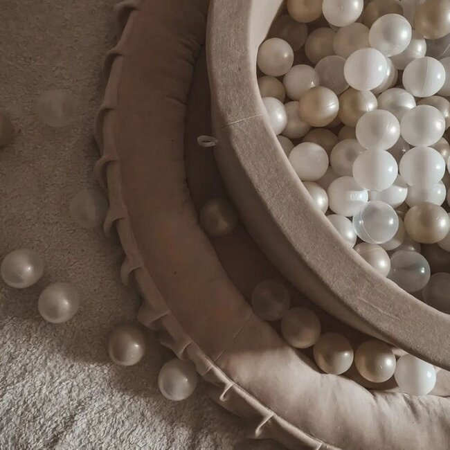 Luxe donker beige velvet speelnest – veilig en comfortabel speelplekje