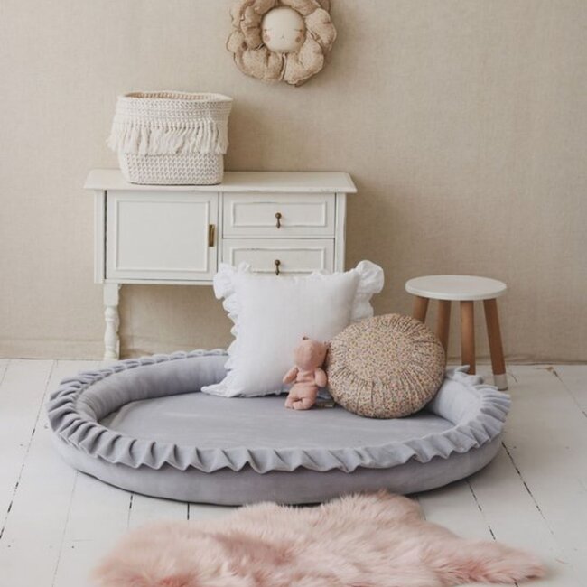 Velvet play nest with raised edges – Grey