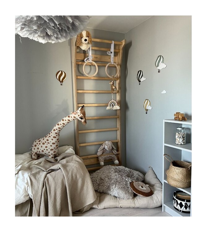 Mini houten gymringen met witte straps in white wash – Perfect voor binnenspelen, motoriek en kinderfitness