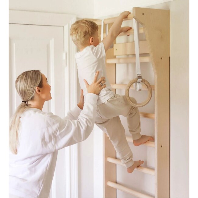 Mini houten gymringen met witte straps in wit – Perfect voor binnenspelen, motoriek en kinderfitness