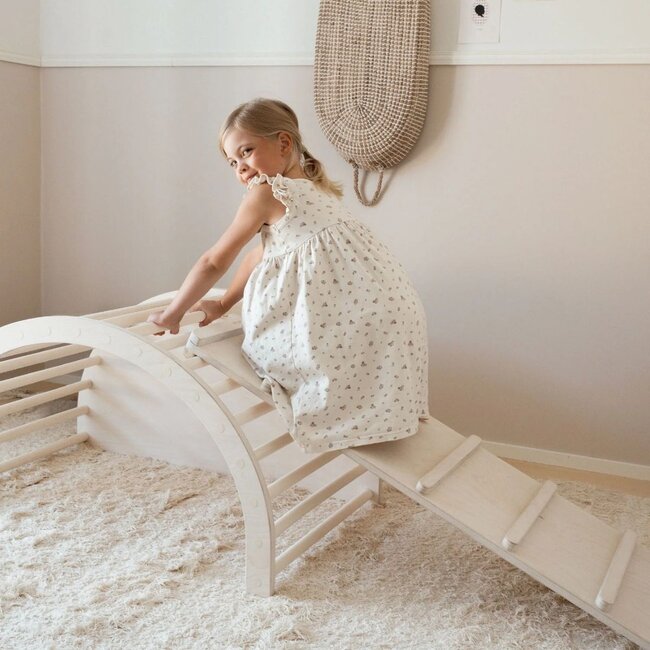 Holz-Kletterbogen in Natur – Sicheres Klettern und Spielen für Kinder