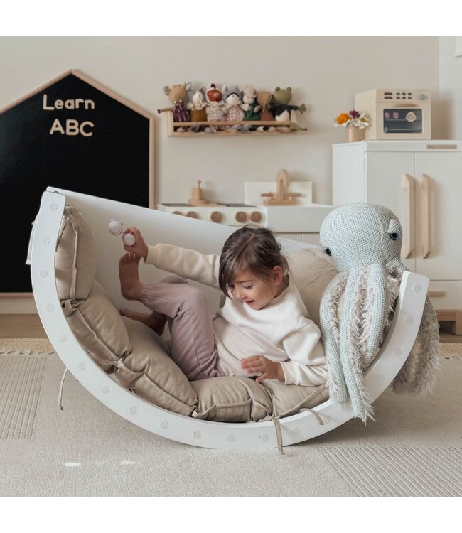 Houten klimboog in naturel en wit  – Veilig klimmen en spelen voor kinderen