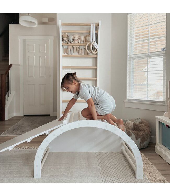 Houten klimboog in naturel en wit  – Veilig klimmen en spelen voor kinderen