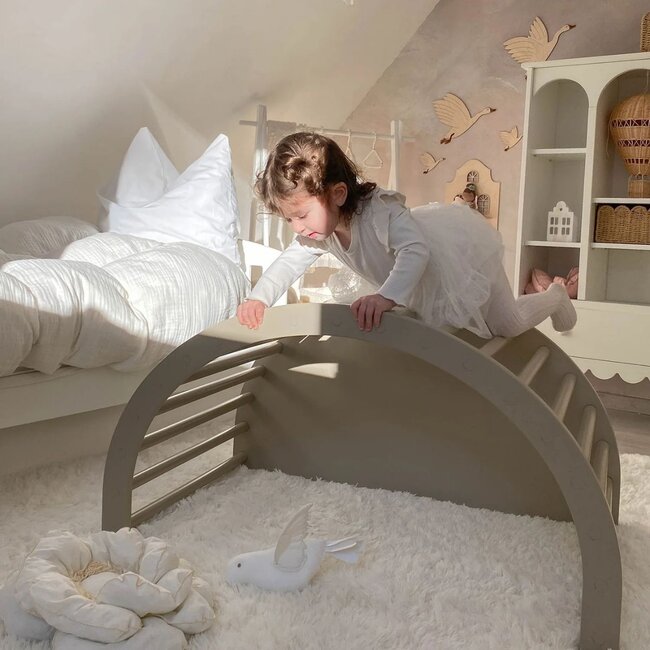 Holz-Kletterbogen in  beige  – Sicheres Klettern und Spielen für Kinder