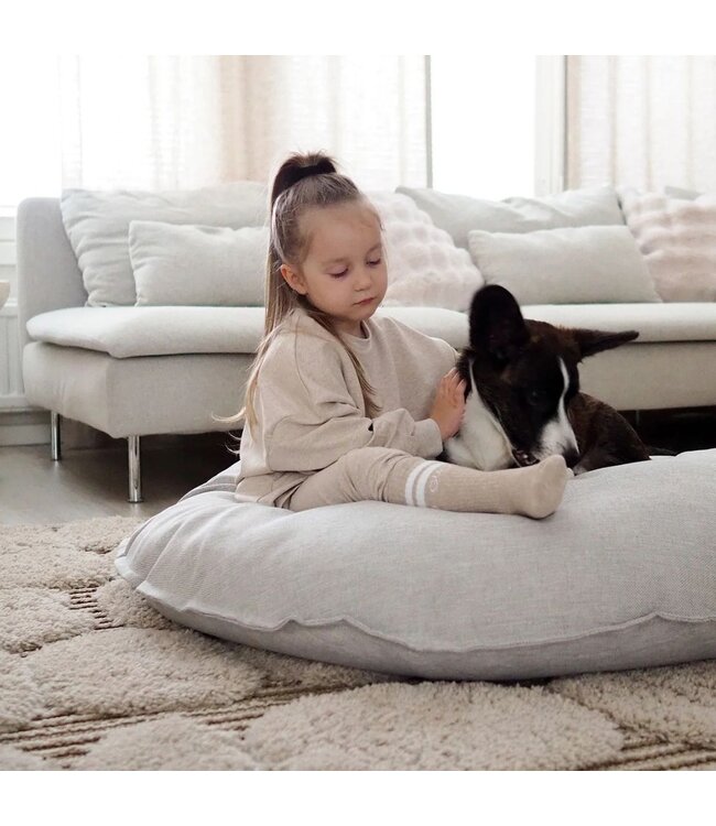 Vloerkussen Lempi in sand – Comfortabel en stijlvol zit- en speelcomfort