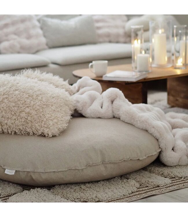Vloerkussen Lempi in sand – Comfortabel en stijlvol zit- en speelcomfort