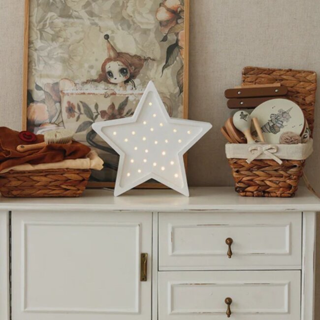 Sustainable wooden night lamp in star shape – handmade and dimmable