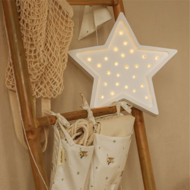 Sustainable wooden night lamp in star shape – handmade and dimmable