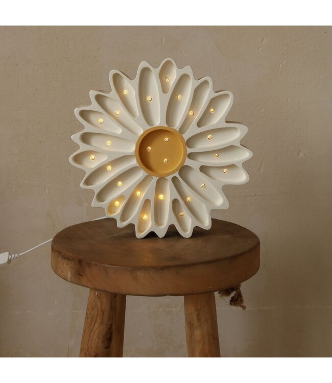 Houten bloem lamp in wit – sfeervolle, handgemaakte verlichting voor kinderkamer of interieur