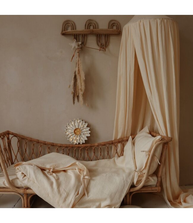 Houten bloem lamp in wit – sfeervolle, handgemaakte verlichting voor kinderkamer of interieur